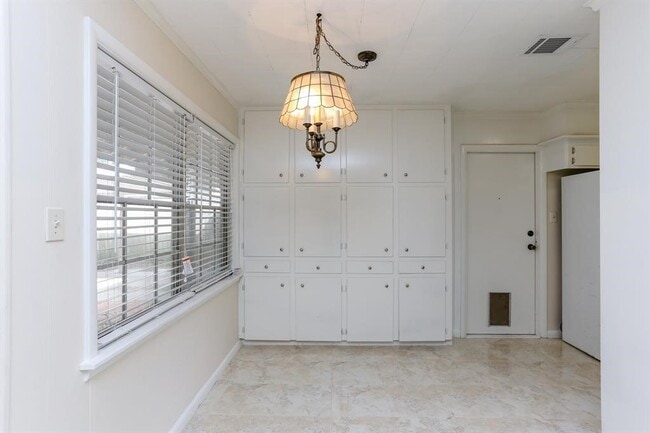 Building Photo - 6630 Neff St