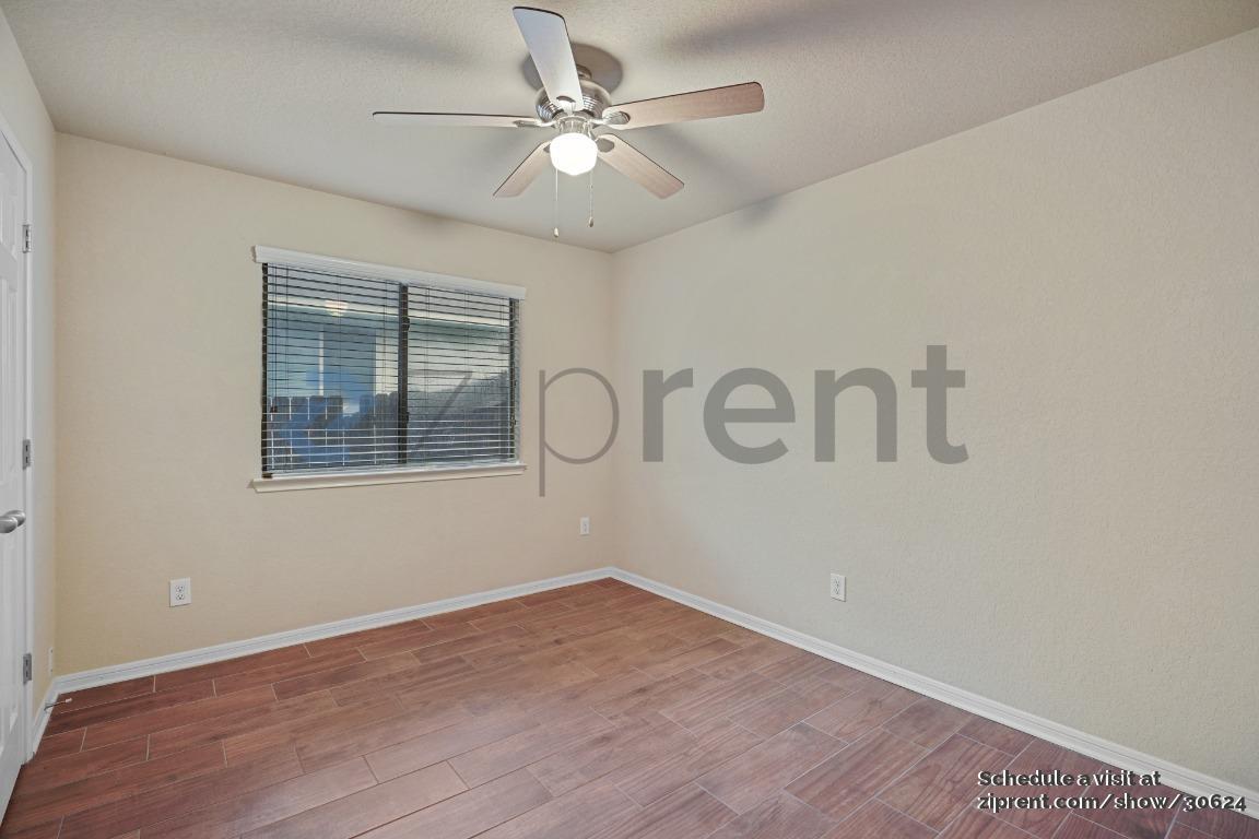 Building Photo - Unit