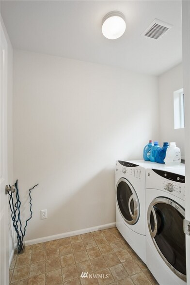 Building Photo - 4703 Strathmore Cir SW