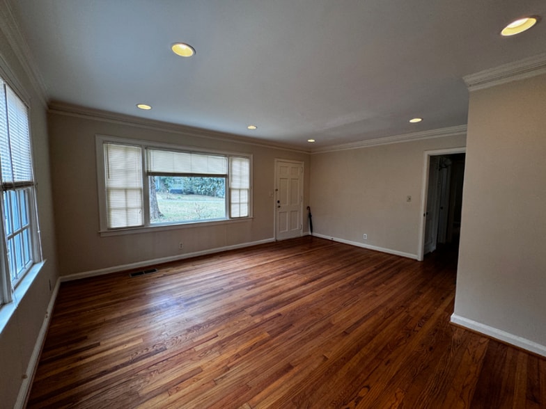 Building Photo - 1387 Midview Dr