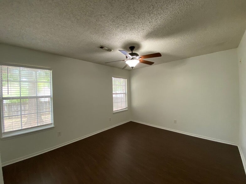 Building Photo - 1469 Timbercrest Ave