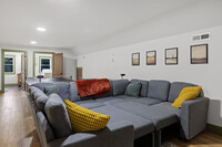 Building Photo - 250 Mt Della Rd