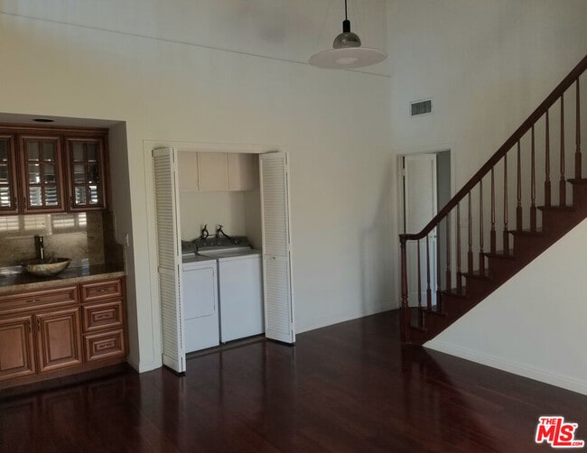 Building Photo - 10620 Eastborne Ave