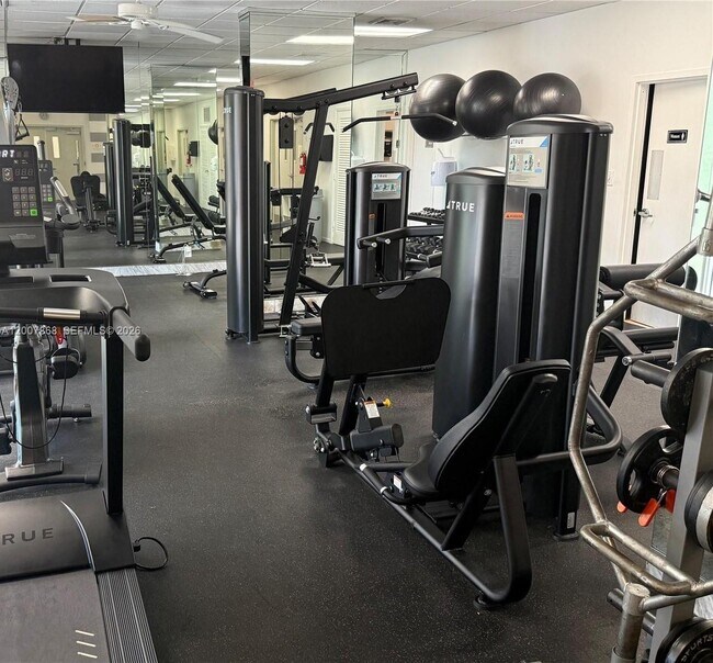 Building Photo - 2150 Sans Souci Blvd