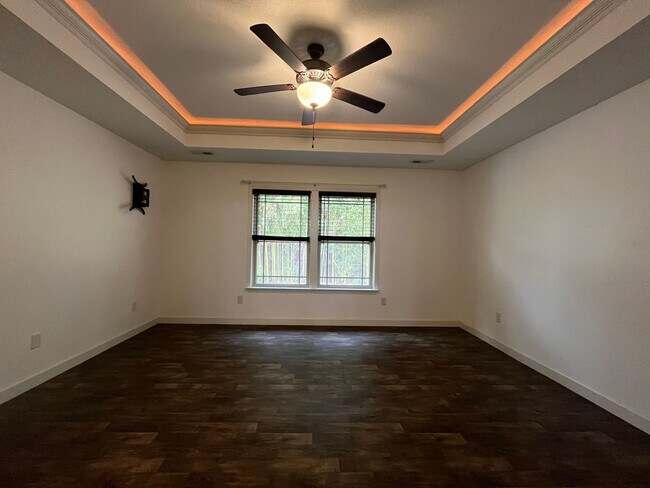 Building Photo - Adorable 3/2 Ready To Move In Now!