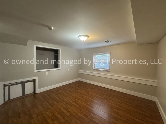 Building Photo - 3 Bedroom Home Available For Rent!