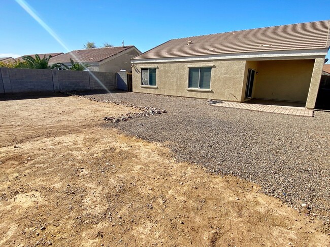 Building Photo - 3 Bedroom 2 Bathroom in El Mirage