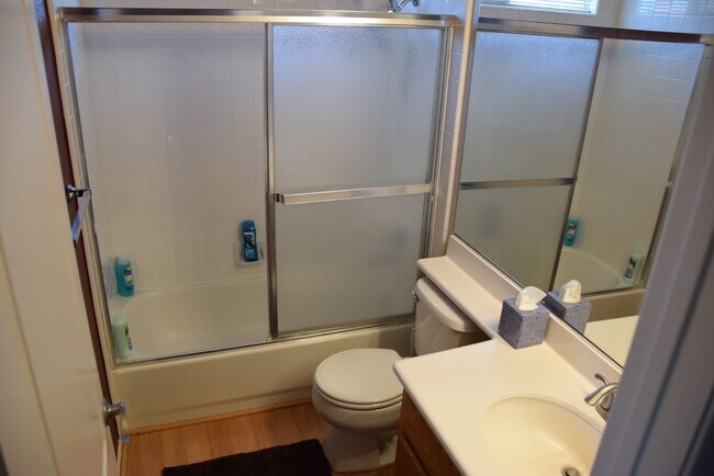 Building Photo - 8765 Country Pines Ave