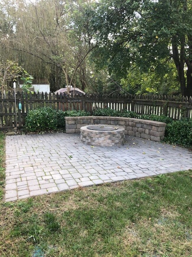 Building Photo - 4 BED / 3 BATH SINGLE FAMILY IN SALEM LAKES!