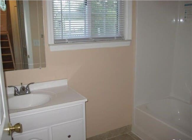 Building Photo - 23672 Londonderry Dr