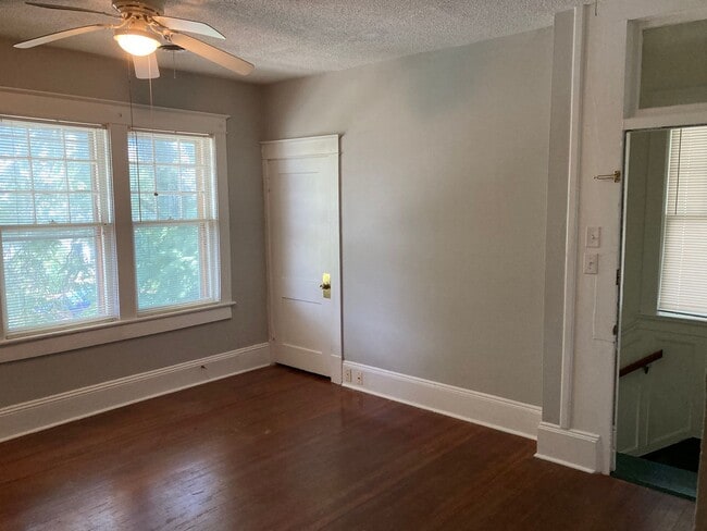 Building Photo - 1Bedroom/ 1 Bath Apartment on Fourth St. M...