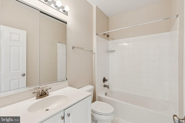 Building Photo - 105 Captains Way