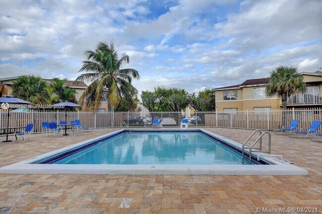 Building Photo - 4660 NW 79th Ave