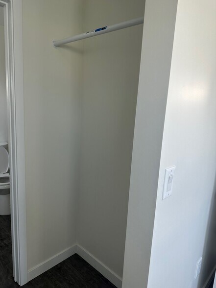 closet - 946 E 105th St