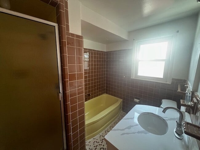 Building Photo - Beautiful Single Family Home in Fraser! AV...