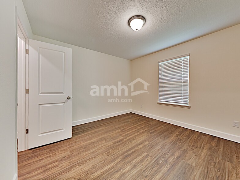 Building Photo - 8632 Highfield Ave