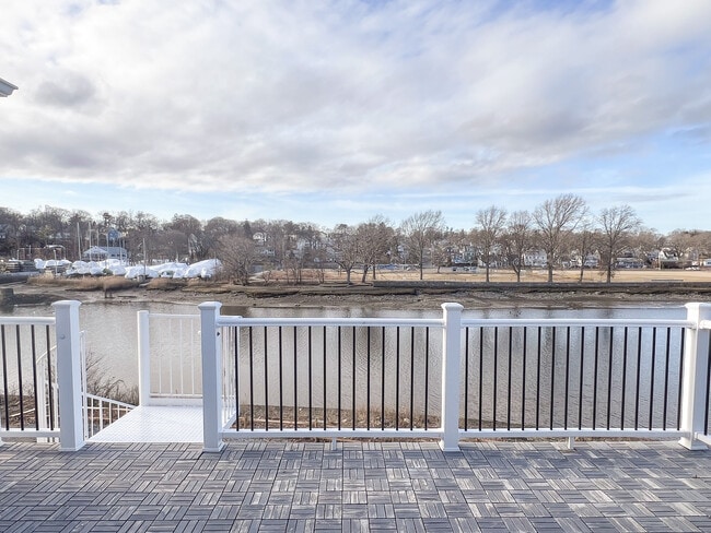 Building Photo - 194 Commercial St