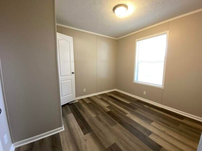 Building Photo - 215 Macon Dr