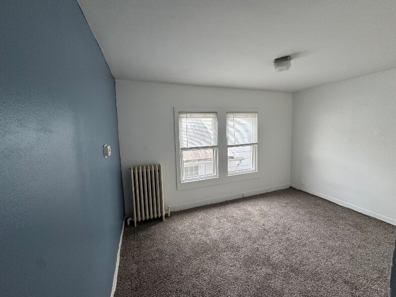 Building Photo - 106 E Pine St