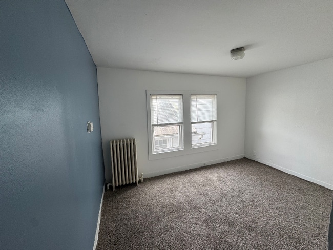 Building Photo - 106 E Pine St