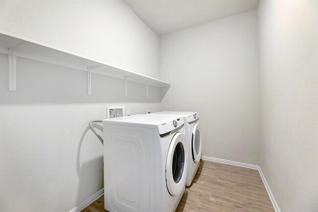 Building Photo - 301 Bright Star Ln