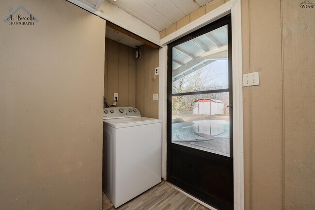 Building Photo - 1603 Karen Ln