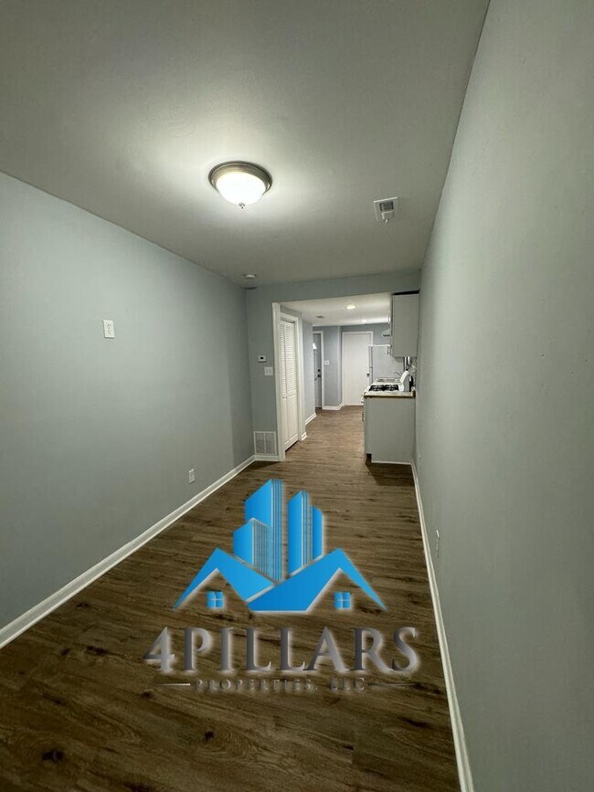 Building Photo - "Charming 2 Bed, 1 Bath Cedar Lake Rental - Ideal for Cozy Living!"
