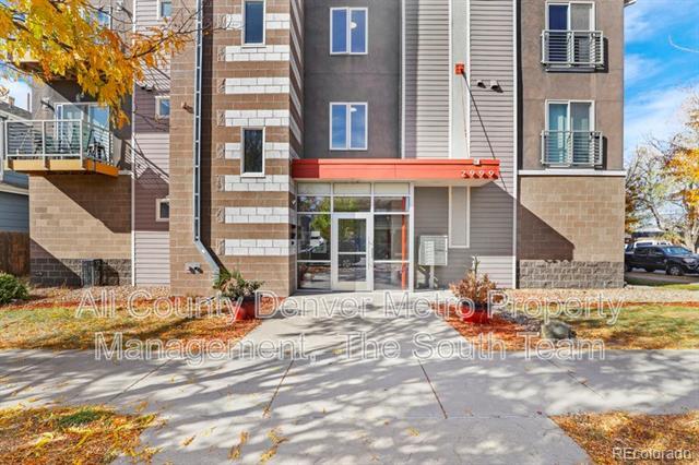 Primary Photo - 2999 Lawrence St