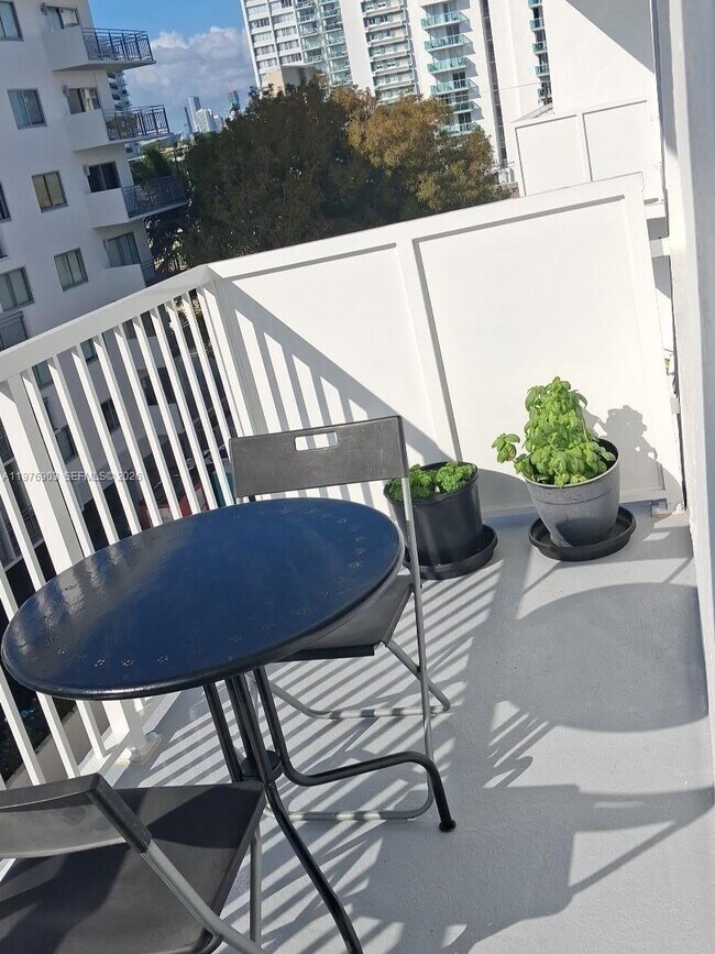 Building Photo - 1130 11th St