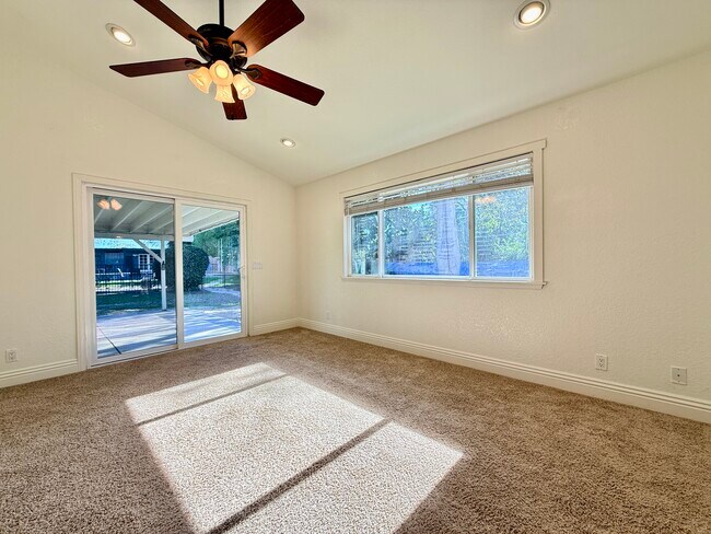 Building Photo - 4832 Maureen Ln