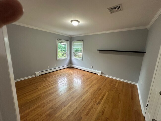 Building Photo - 25 Quinsey Dr
