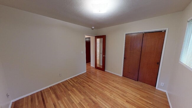 Building Photo - Multnomah Village - Single Level, Large Ya...