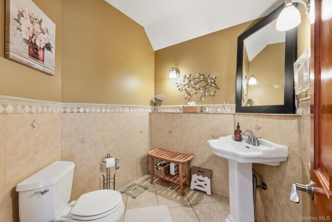 Building Photo - 45 Evergreen Ave