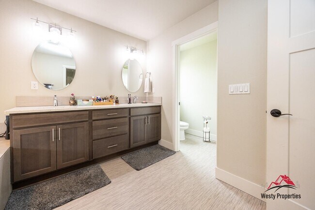 Building Photo - 20948 NE Wistful Vista Dr