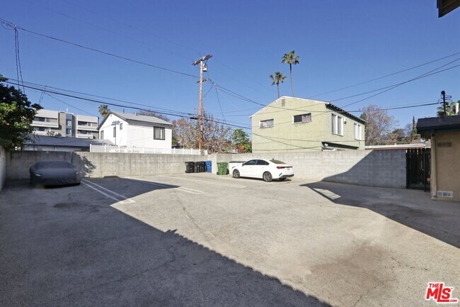 Building Photo - 5429 Troost Ave