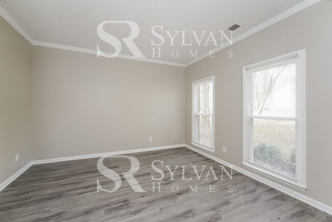 Building Photo - Prepare to be impressed by this 4 bedroom, 2.5 bathroom home