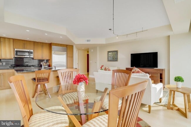 Building Photo - 1111 19th St N