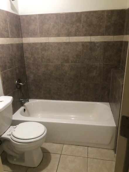 Building Photo - 10202 N 9th Ave