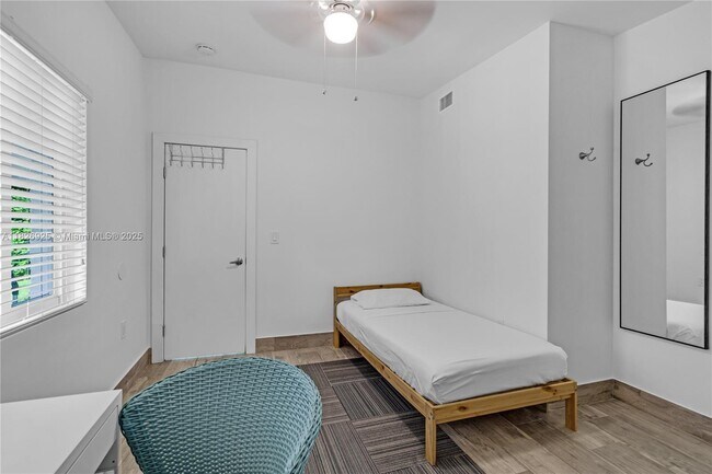 Building Photo - 3850 Charles Terrace