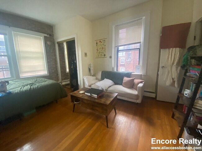 Building Photo - 43 Anderson St
