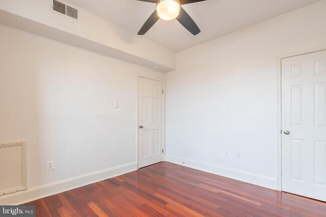 Building Photo - 1725 Lanier Pl NW