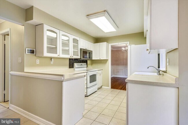 Building Photo - 8120 Cooper St