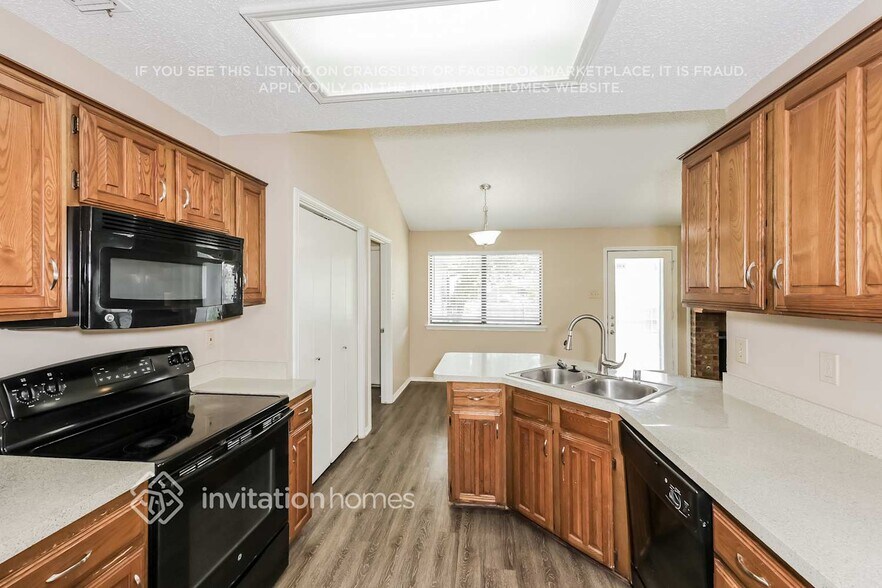 Building Photo - 1741 Canterbury Ln