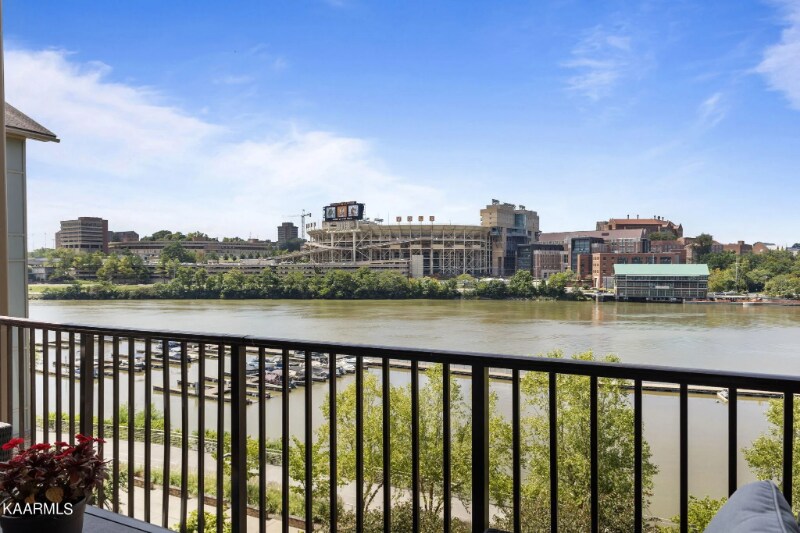 Building Photo - 445 W Blount Ave