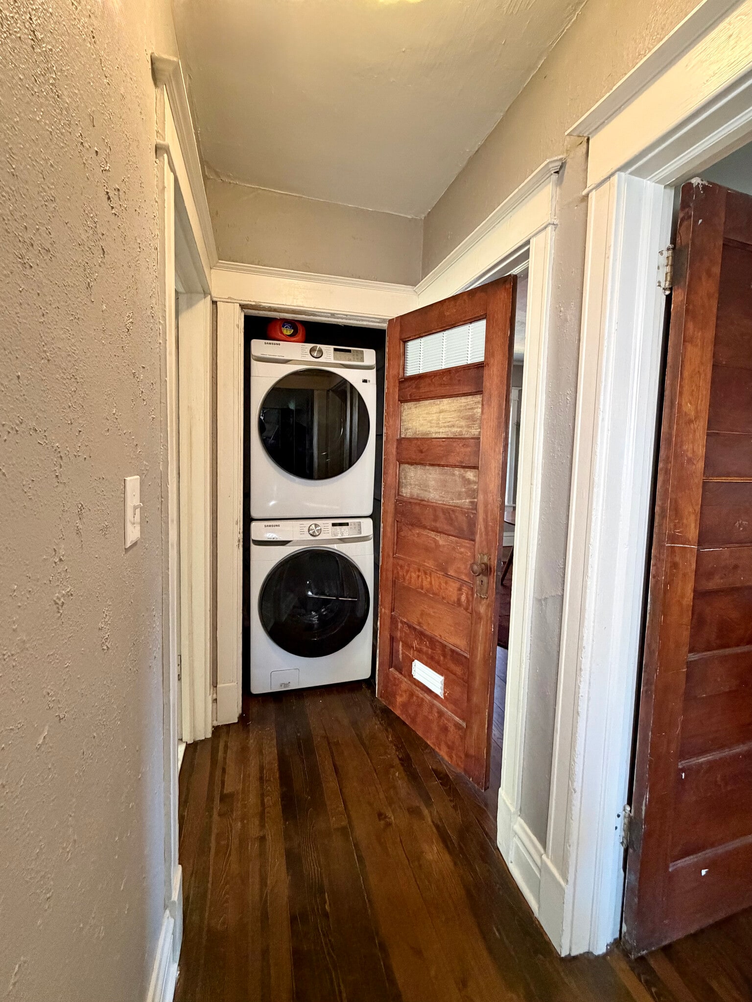 Building Photo - 3836 Wyandotte St