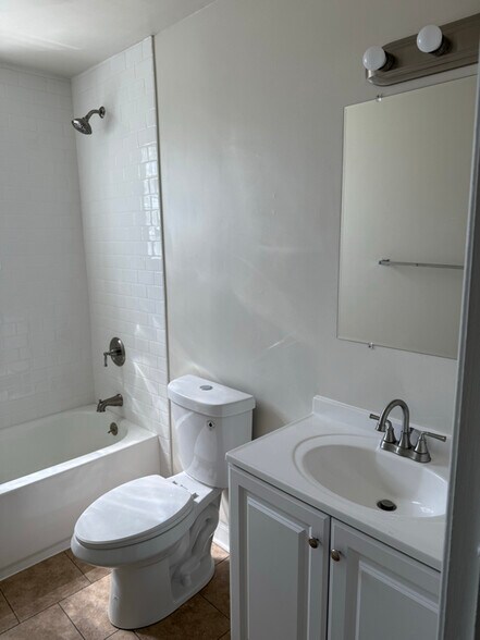 Building Photo - 15 Arrowhead Dr