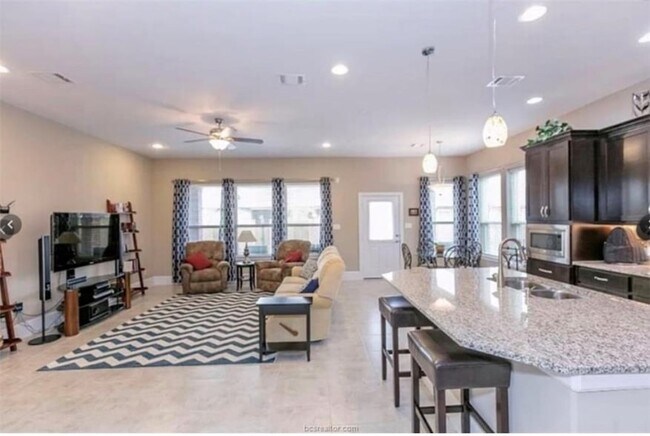 Building Photo - 2513 Hailes Ln