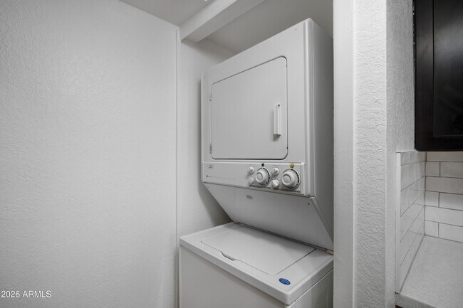 Building Photo - 729 W Coolidge St