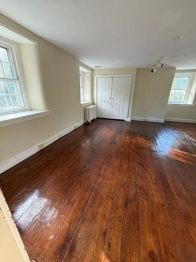 Building Photo - Charming Doylestown Modern Farmhouse & Barn