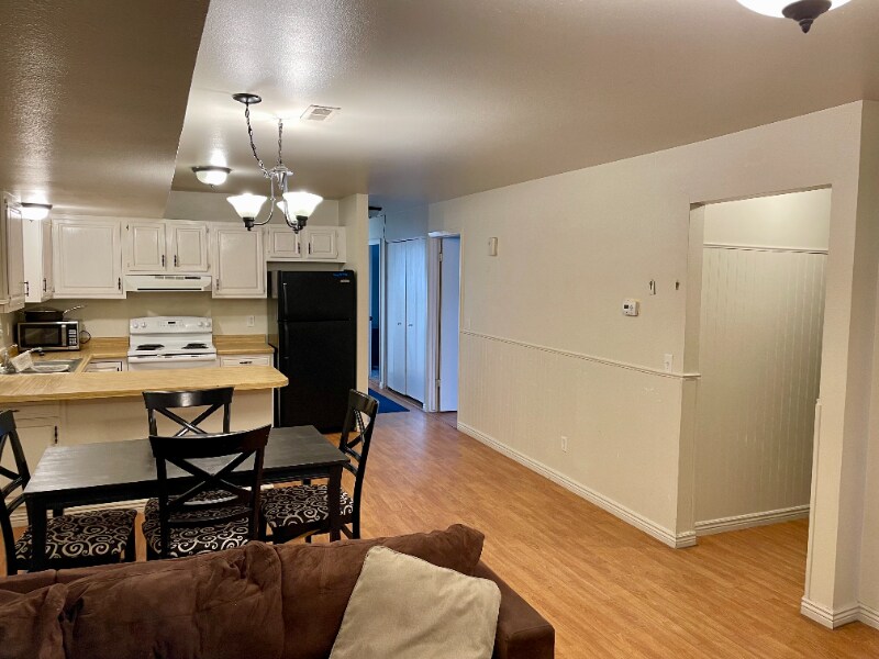 Building Photo - 1710 Hickory Ln
